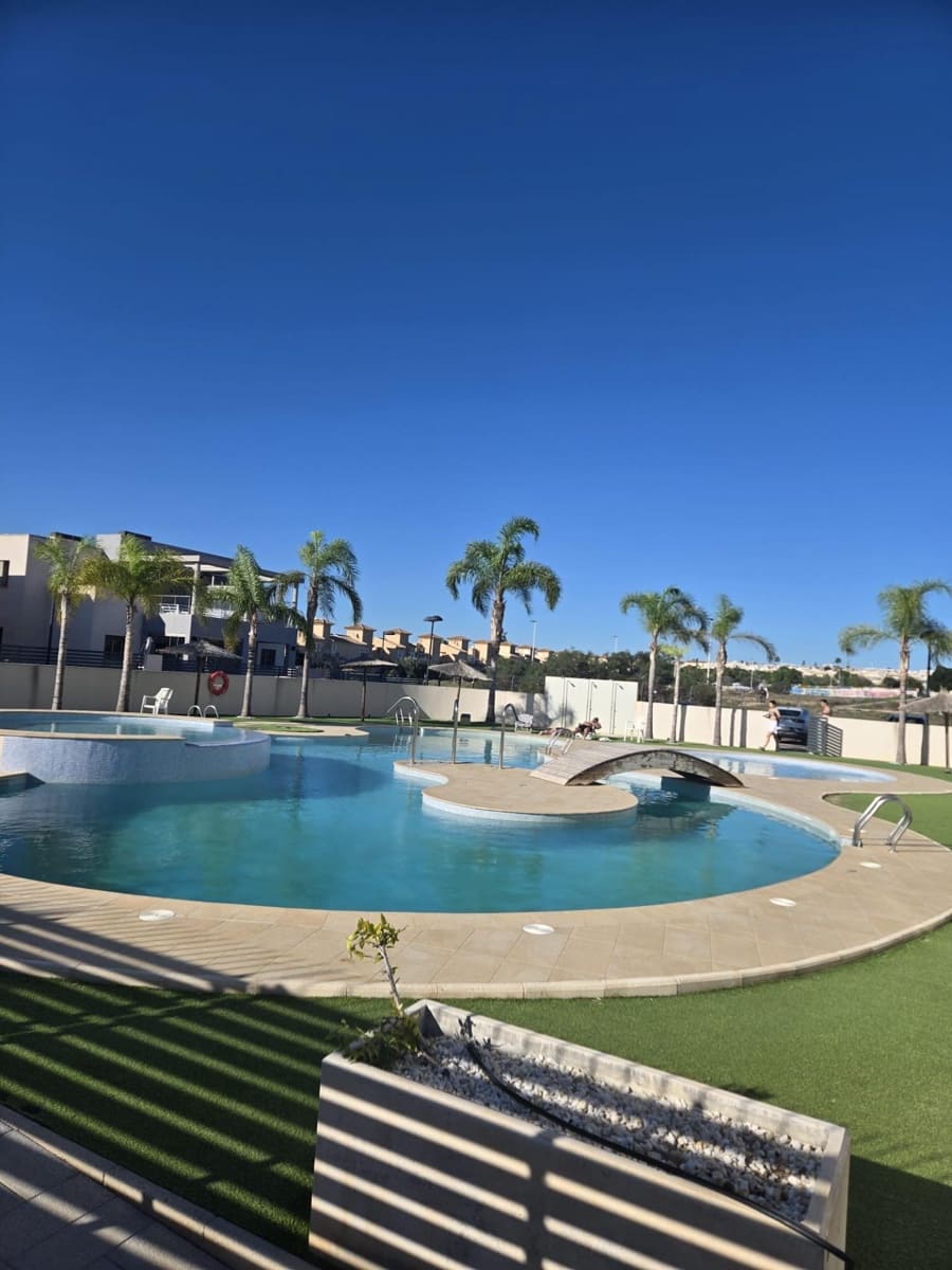 2 soverom Bungalow til salgs i Torrevieja med svømmebasseng - € 197 000 (Ref: 9424428)