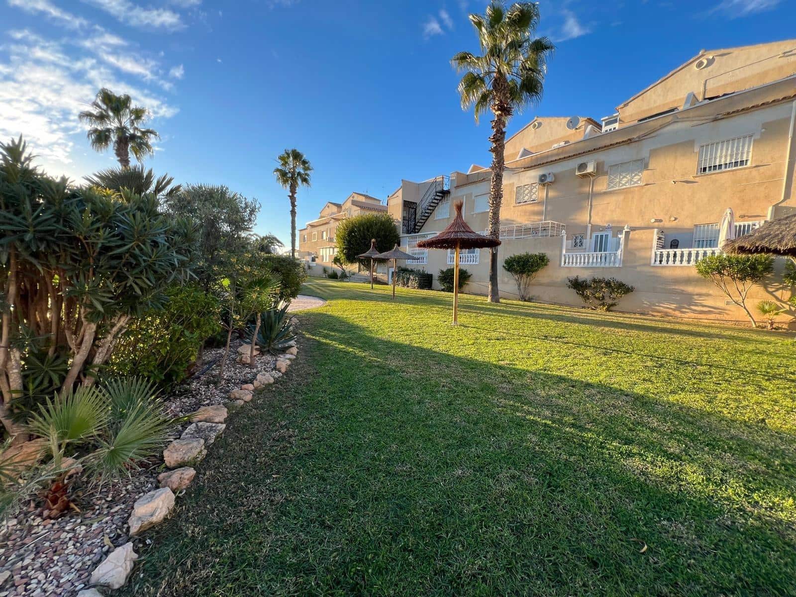 2 sovrum Takvåning till salu i Orihuela Costa med pool - 149 995 € (Ref: 9427443)