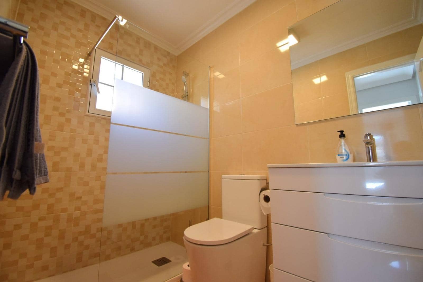 2 sovrum Villa till salu i Playa Flamenca med pool - 210 000 € (Ref: 9437618)