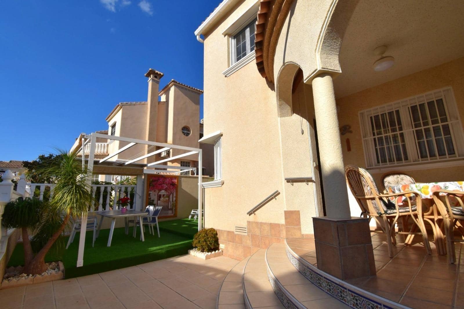 2 sovrum Villa till salu i Playa Flamenca med pool - 210 000 € (Ref: 9437618)