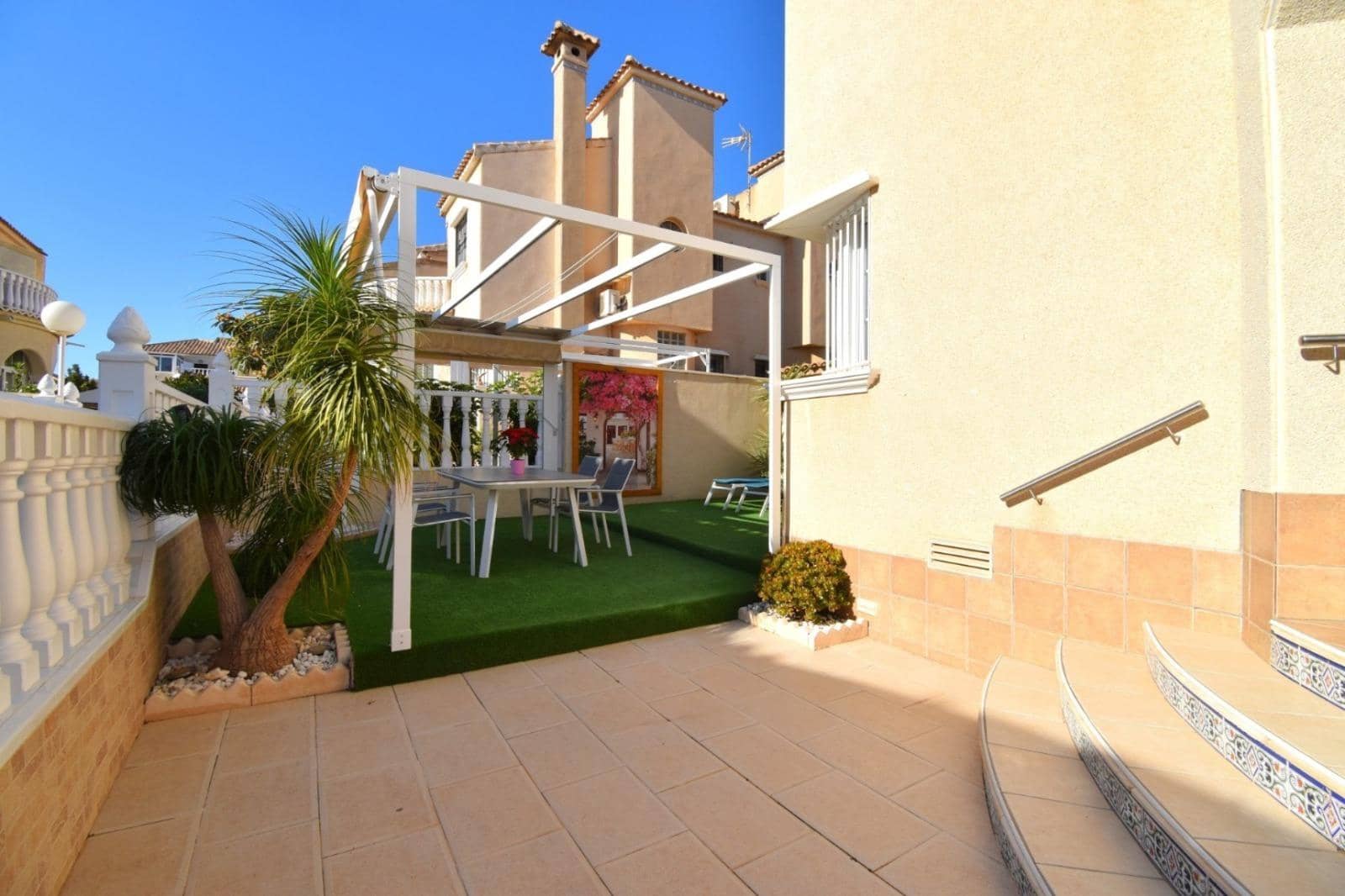 2 sovrum Villa till salu i Playa Flamenca med pool - 210 000 € (Ref: 9437618)