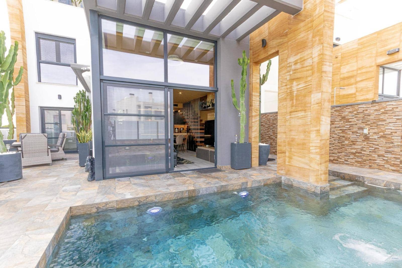 3 slaapkamer Villa te koop in Orihuela Costa met zwembad garage - € 575.000 (Ref: 9437621)