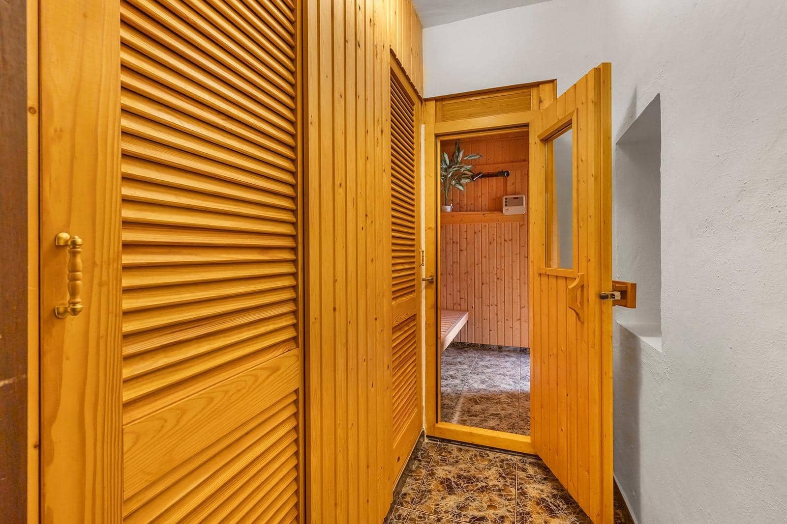 5 soverom Villa til salgs i Villamartin med svømmebasseng garasje - € 670 000 (Ref: 9450454)