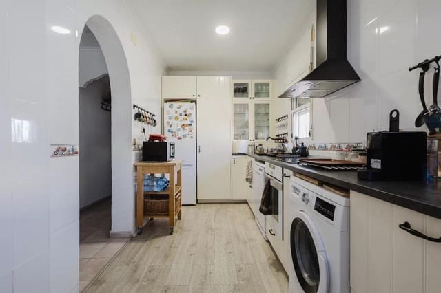 6 soverom Villa til salgs i La Siesta, Torrevieja med svømmebasseng garasje - € 449 000 (Ref: 9450455)