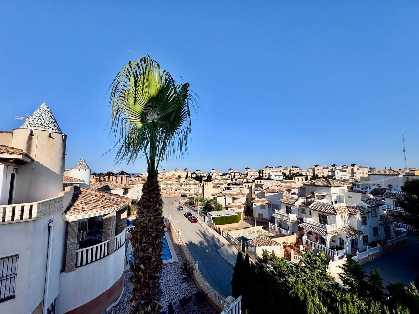 6 quarto Moradia para venda em Orihuela Costa com piscina garagem - 415 000 € (Ref: 9466112)