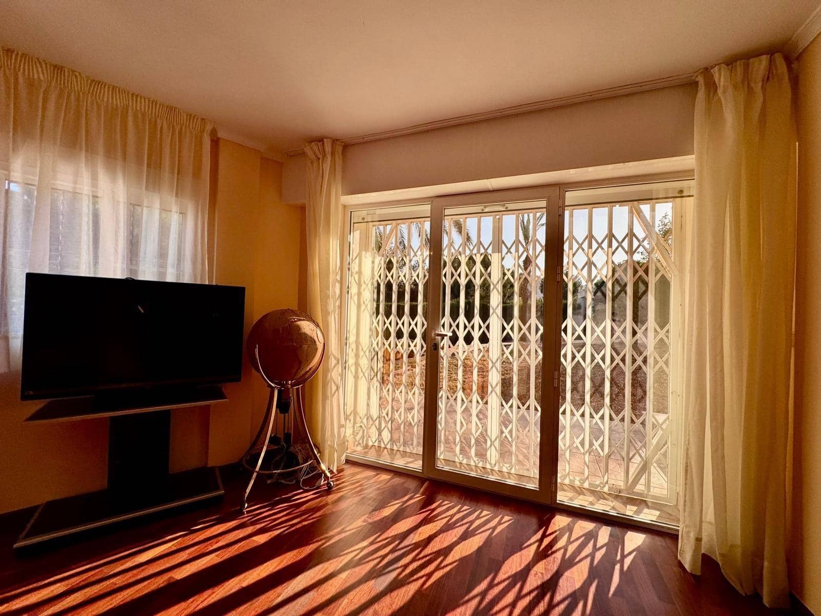 6 quarto Moradia para venda em Orihuela Costa com piscina garagem - 415 000 € (Ref: 9466112)