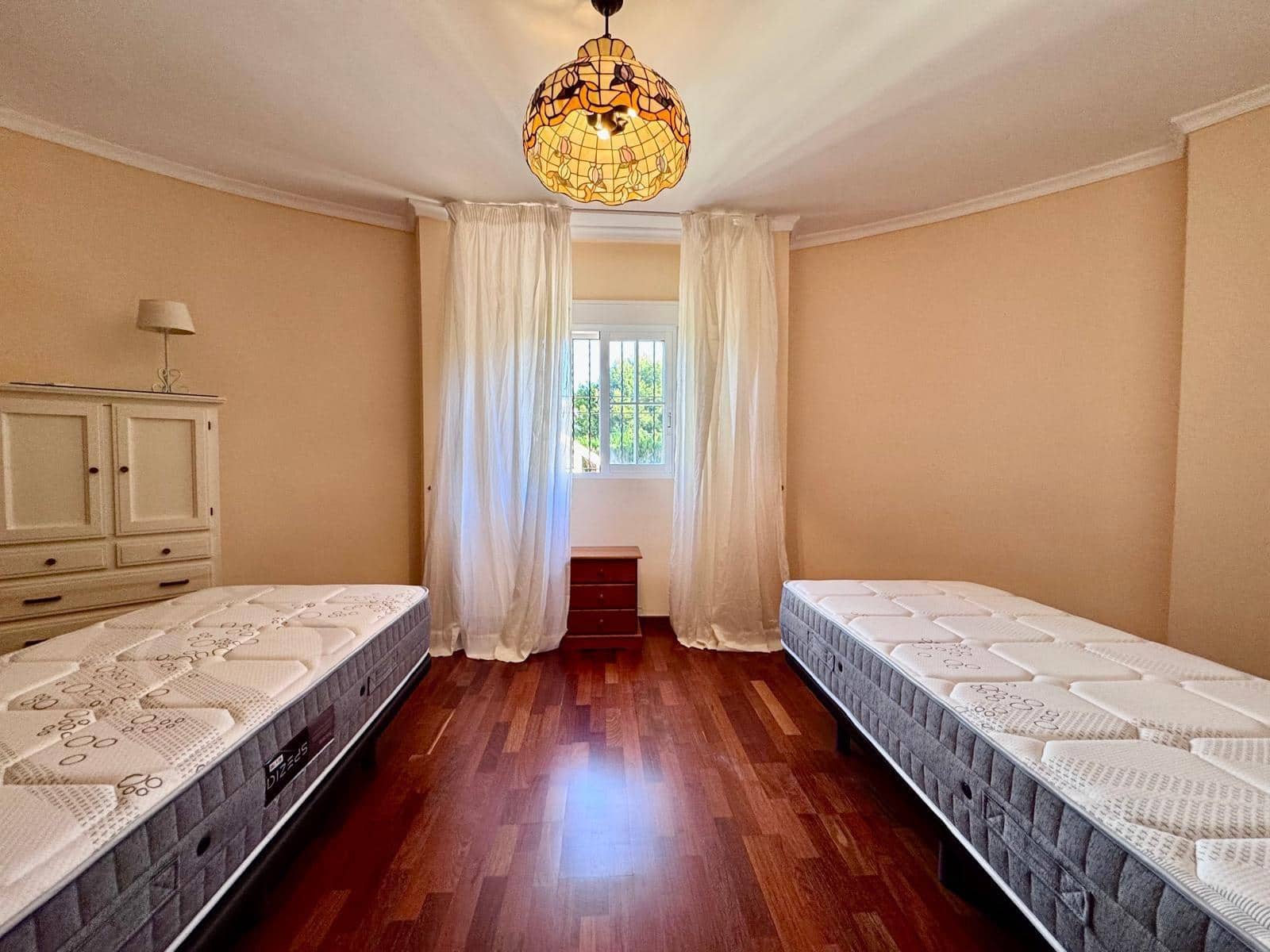 6 quarto Moradia para venda em Orihuela Costa com piscina garagem - 415 000 € (Ref: 9466112)