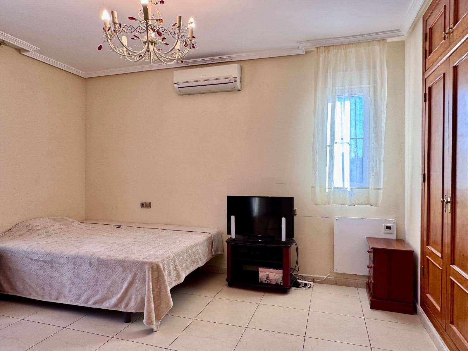 6 quarto Moradia para venda em Orihuela Costa com piscina garagem - 415 000 € (Ref: 9466112)