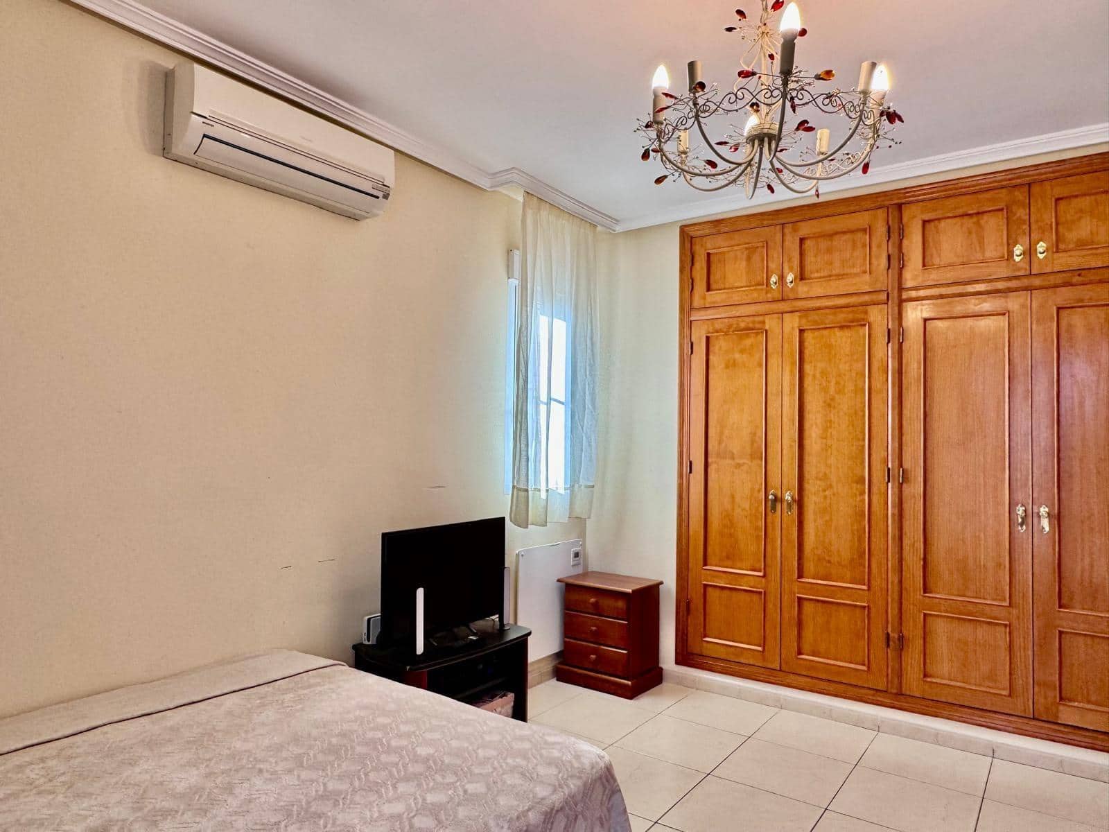 6 quarto Moradia para venda em Orihuela Costa com piscina garagem - 415 000 € (Ref: 9466112)