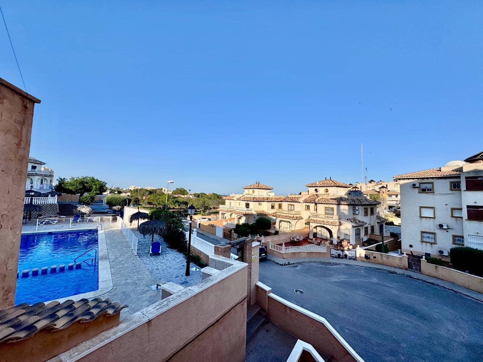 6 quarto Moradia para venda em Orihuela Costa com piscina garagem - 415 000 € (Ref: 9466112)