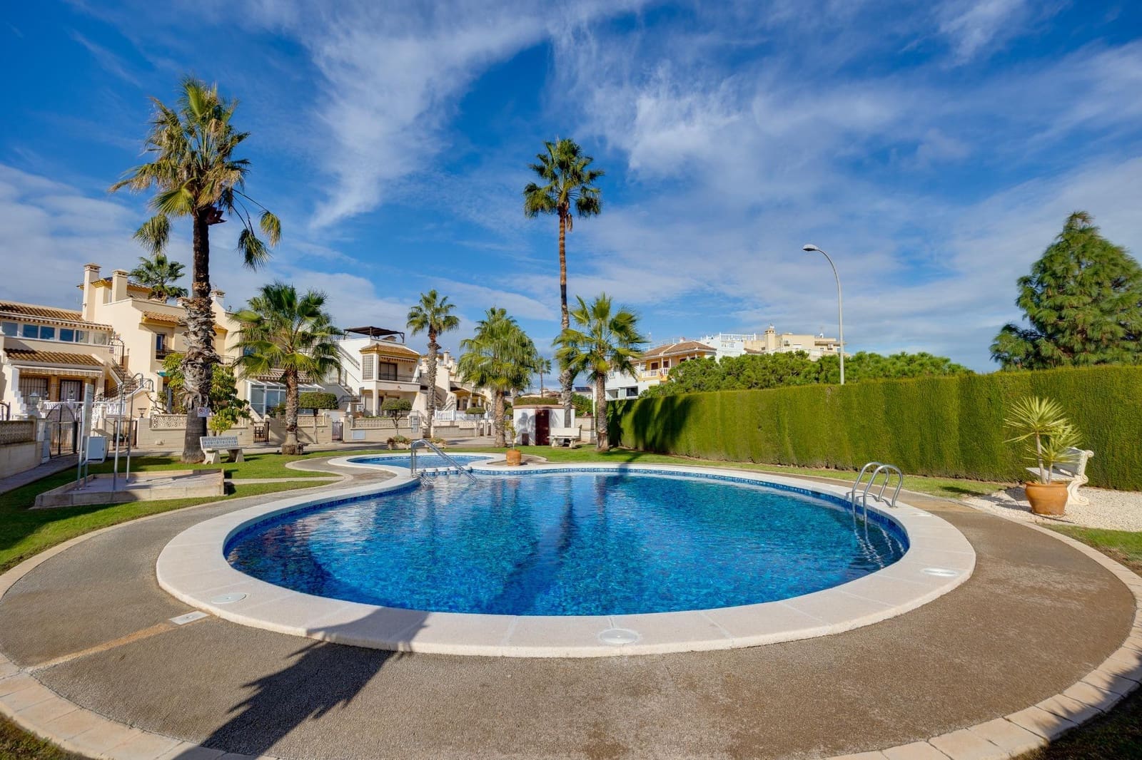 Chalet de 3 habitaciones en Playa Flamenca en venta con piscina - 239.500 € (Ref: 9468579)