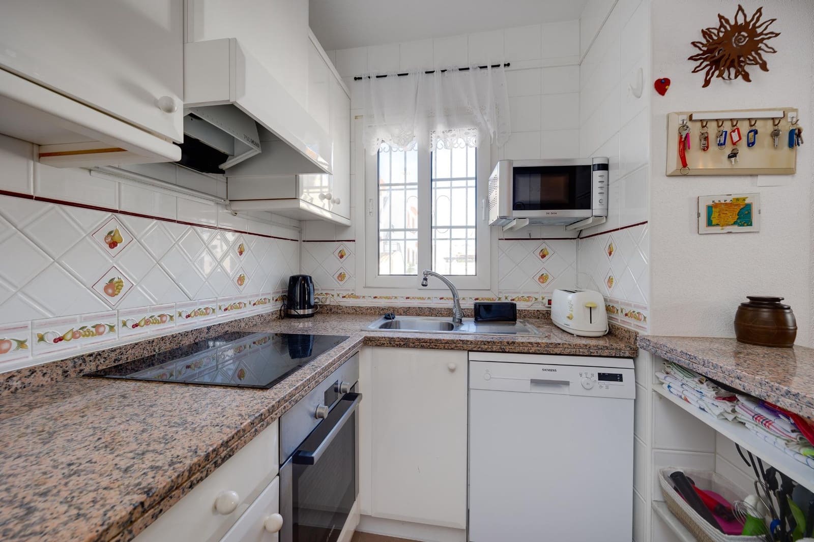 Chalet de 3 habitaciones en Playa Flamenca en venta con piscina - 239.500 € (Ref: 9468579)