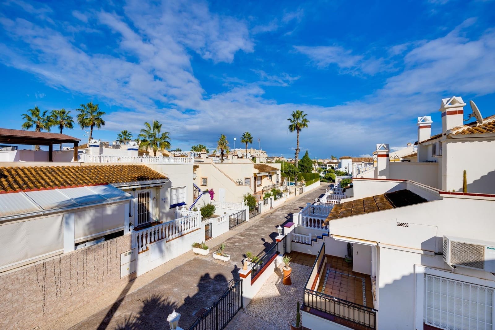 Chalet de 3 habitaciones en Playa Flamenca en venta con piscina - 239.500 € (Ref: 9468579)