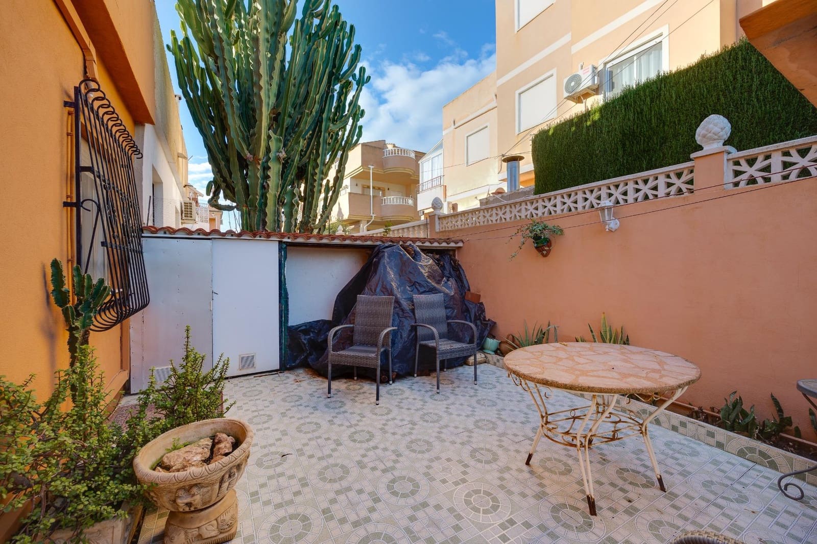 3 bedroom Villa for sale in Orihuela Costa with garage - € 139,500 (Ref: 9483571)