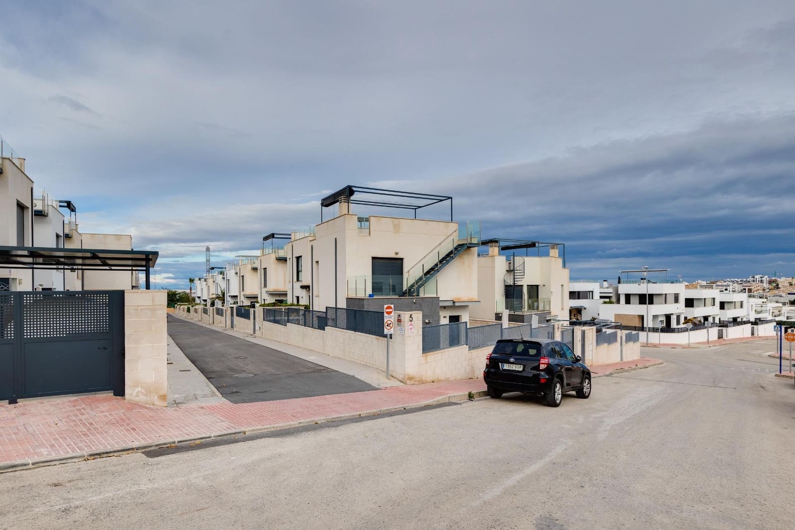 3 slaapkamer Villa te koop in Orihuela Costa met zwembad - € 369.900 (Ref: 9527860)