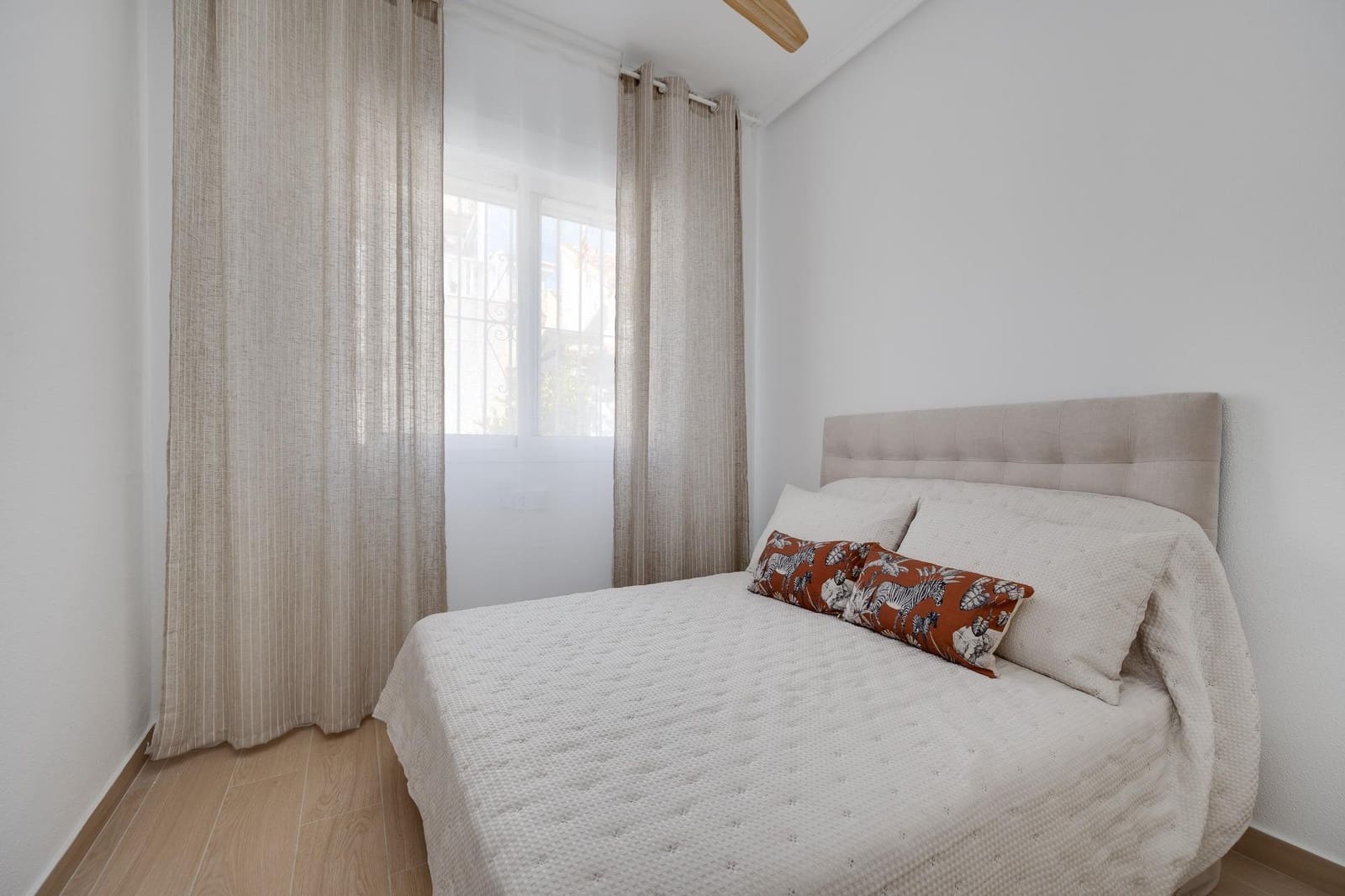 Chalet de 3 habitaciones en Rojales en venta con piscina - 275.000 € (Ref: 9530842)