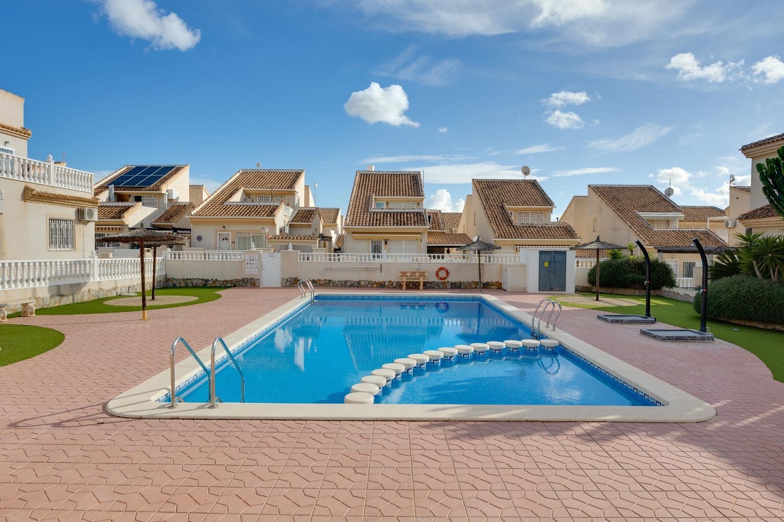 Chalet de 3 habitaciones en Rojales en venta con piscina - 275.000 € (Ref: 9530842)