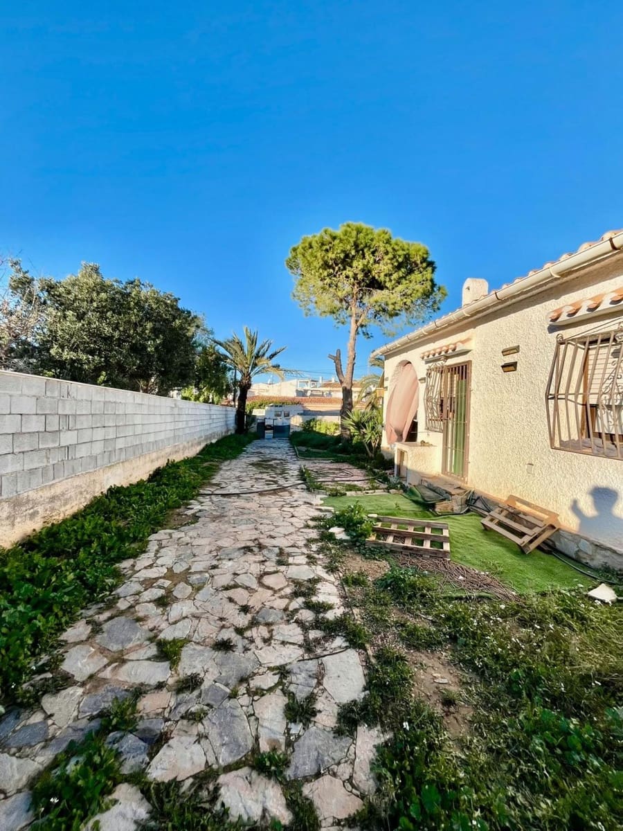 3 soverom Villa til salgs i Torrevieja med garasje - € 299 000 (Ref: 9536814)