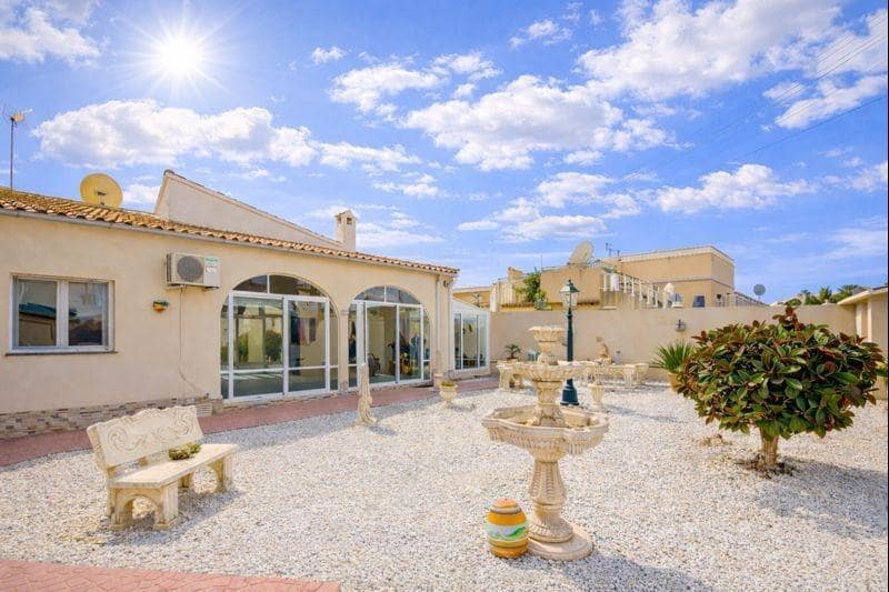 2 slaapkamer Villa te koop in Cabo Roig - € 299.990 (Ref: 9558703)