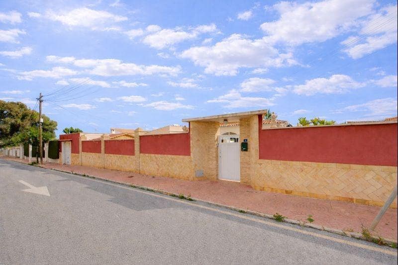 2 slaapkamer Villa te koop in Cabo Roig - € 299.990 (Ref: 9558703)