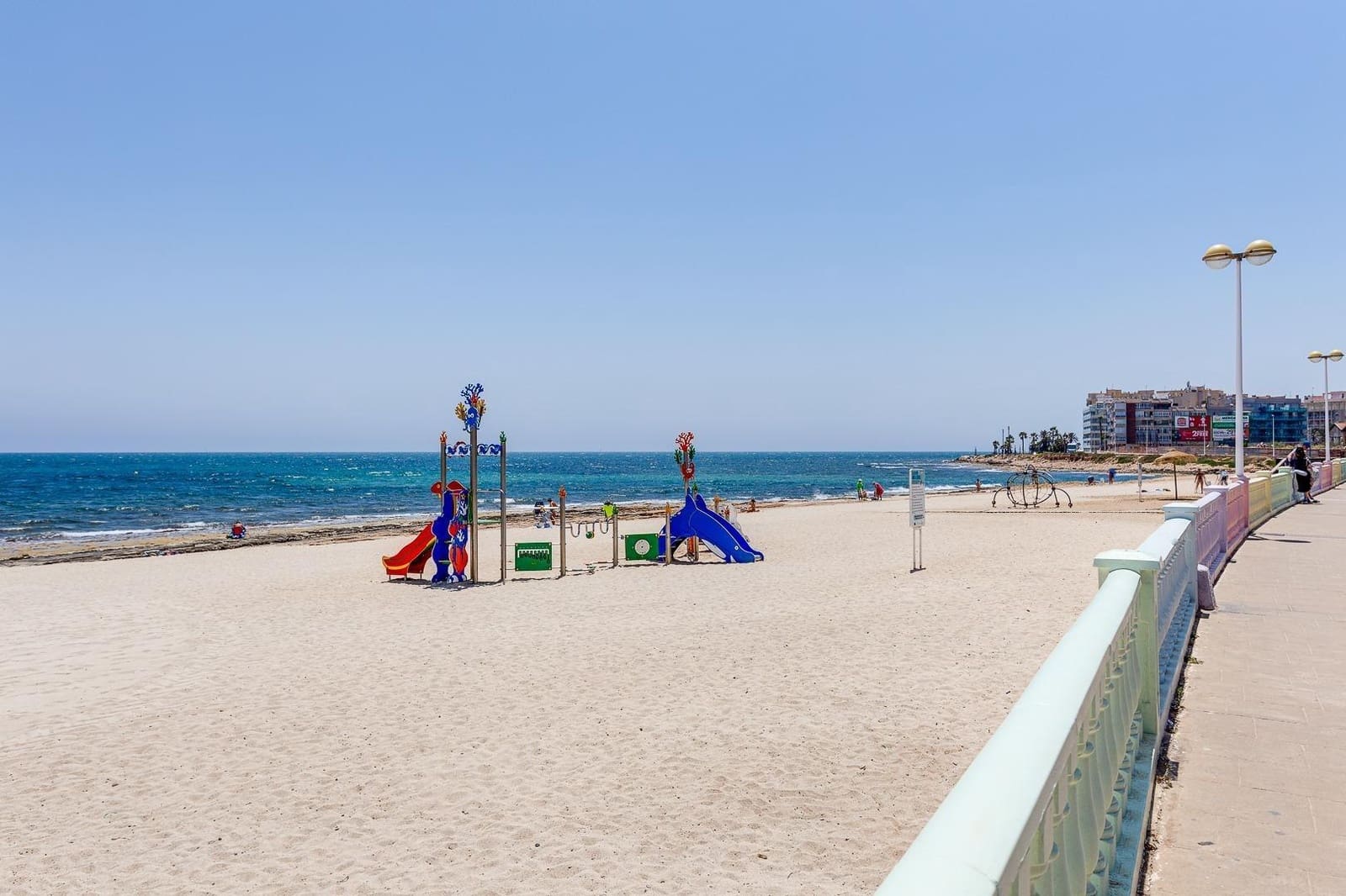 2 makuuhuone Huoneisto myytävänä paikassa Torrevieja mukana uima-altaan - 329 000 € (Ref: 9569006)