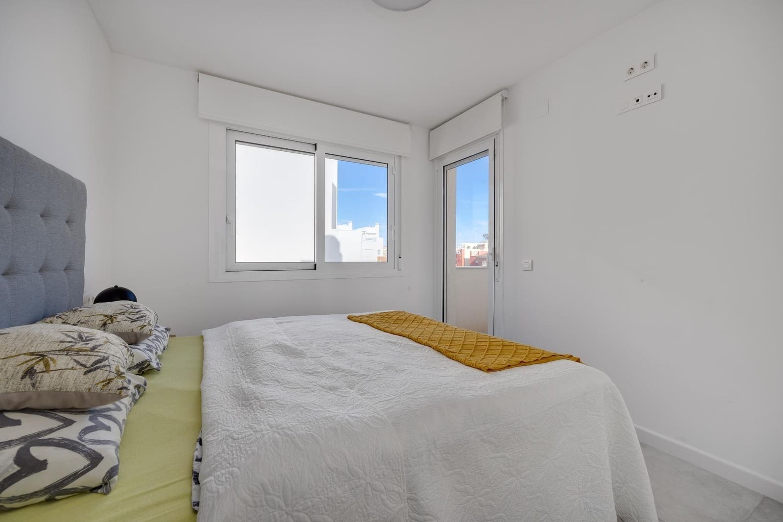 2 makuuhuone Huoneisto myytävänä paikassa Torrevieja mukana uima-altaan - 329 000 € (Ref: 9569006)