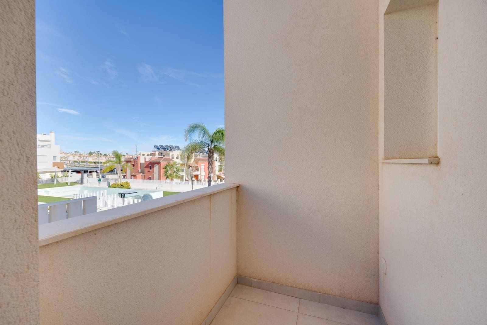 2 makuuhuone Huoneisto myytävänä paikassa Torrevieja mukana uima-altaan - 329 000 € (Ref: 9569006)