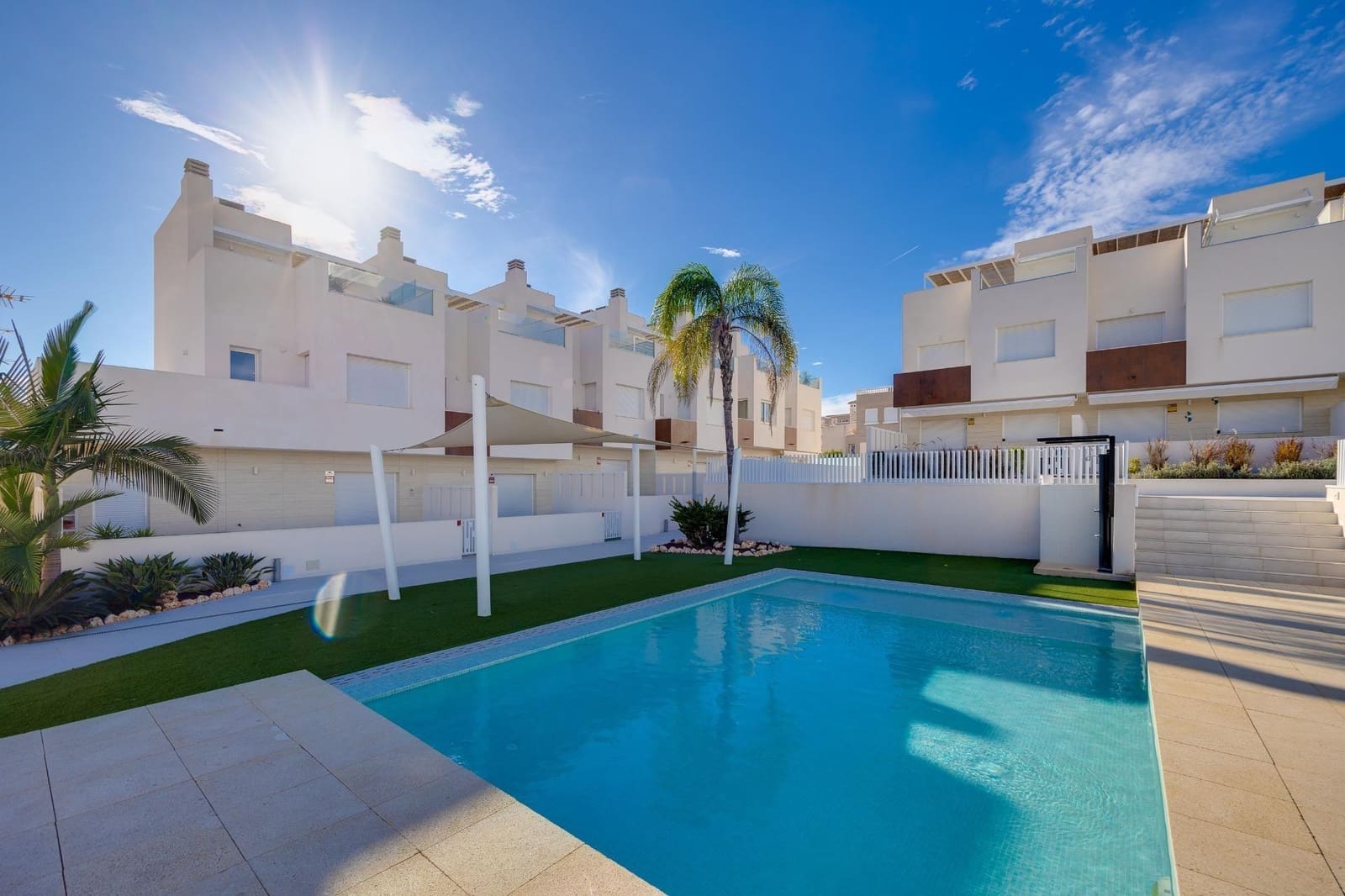 2 makuuhuone Huoneisto myytävänä paikassa Torrevieja mukana uima-altaan - 329 000 € (Ref: 9569006)