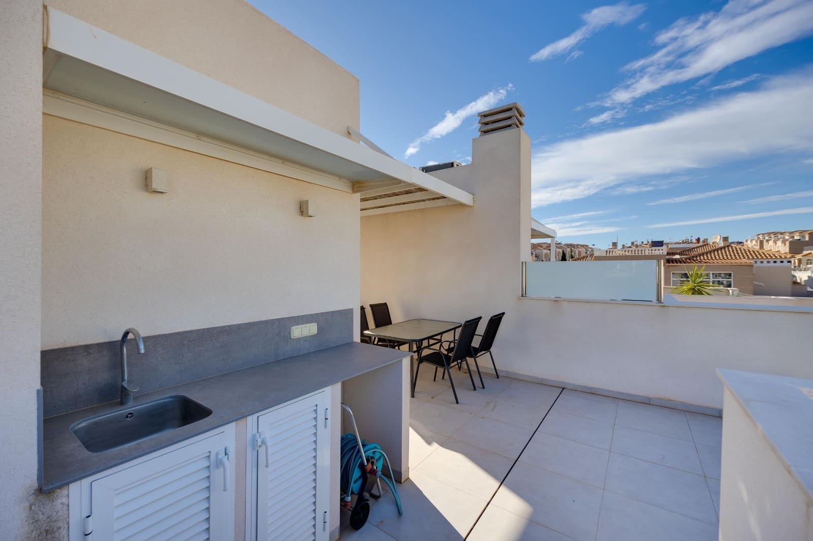 2 makuuhuone Huoneisto myytävänä paikassa Torrevieja mukana uima-altaan - 329 000 € (Ref: 9569006)