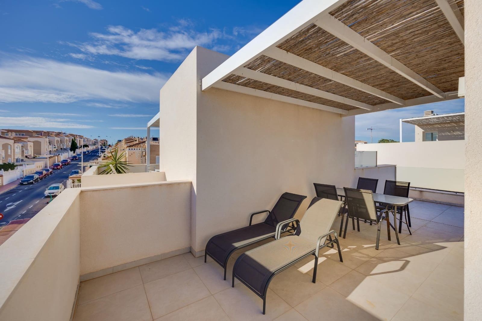 2 makuuhuone Huoneisto myytävänä paikassa Torrevieja mukana uima-altaan - 329 000 € (Ref: 9569006)