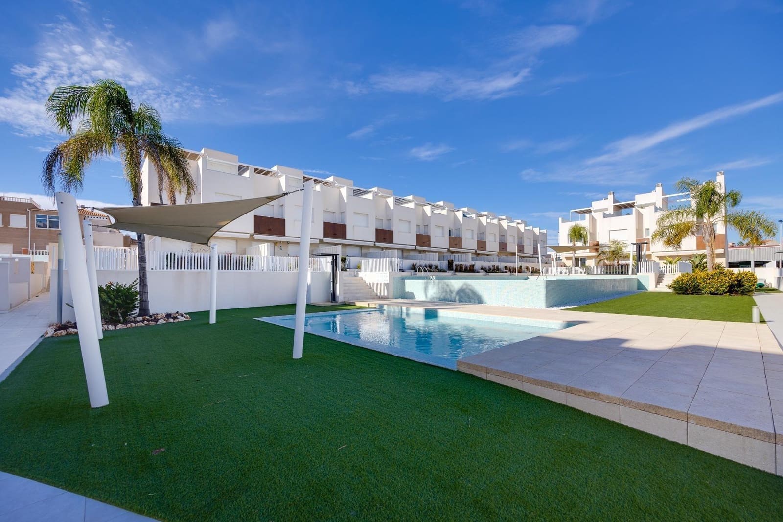 2 makuuhuone Huoneisto myytävänä paikassa Torrevieja mukana uima-altaan - 329 000 € (Ref: 9569006)