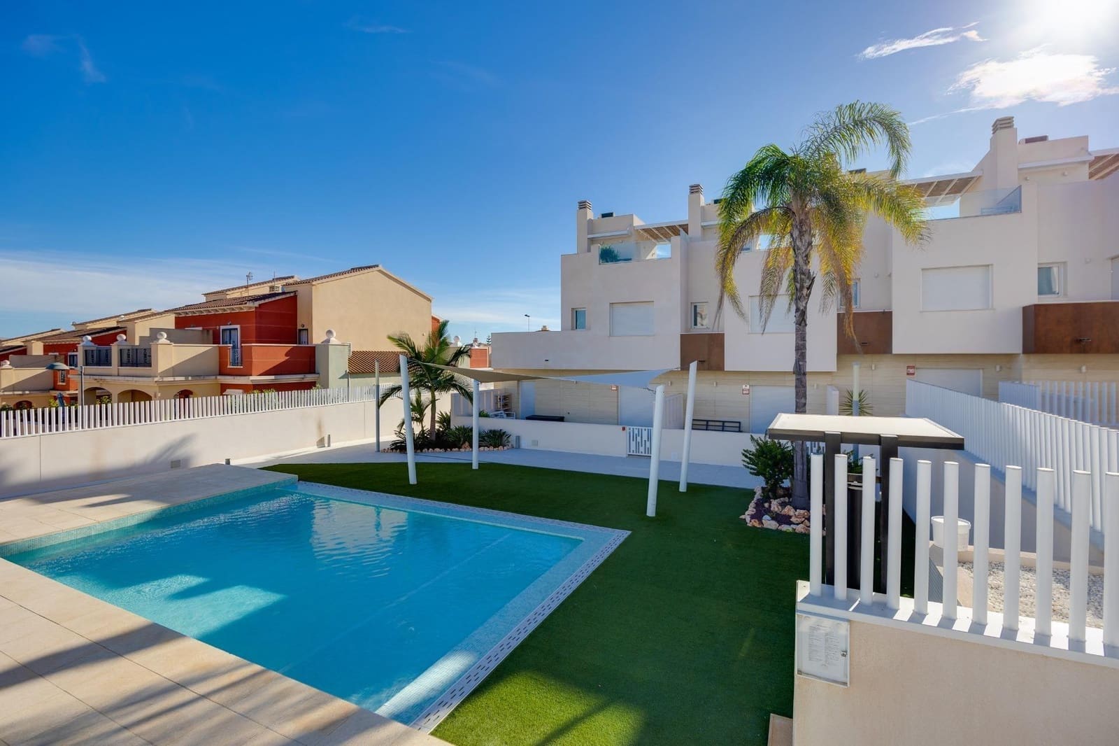 2 makuuhuone Huoneisto myytävänä paikassa Torrevieja mukana uima-altaan - 329 000 € (Ref: 9569006)