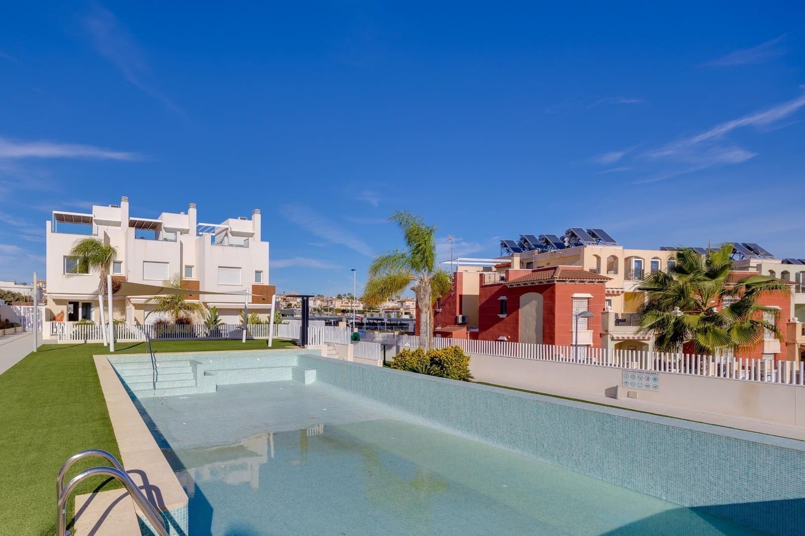 2 makuuhuone Huoneisto myytävänä paikassa Torrevieja mukana uima-altaan - 329 000 € (Ref: 9569006)