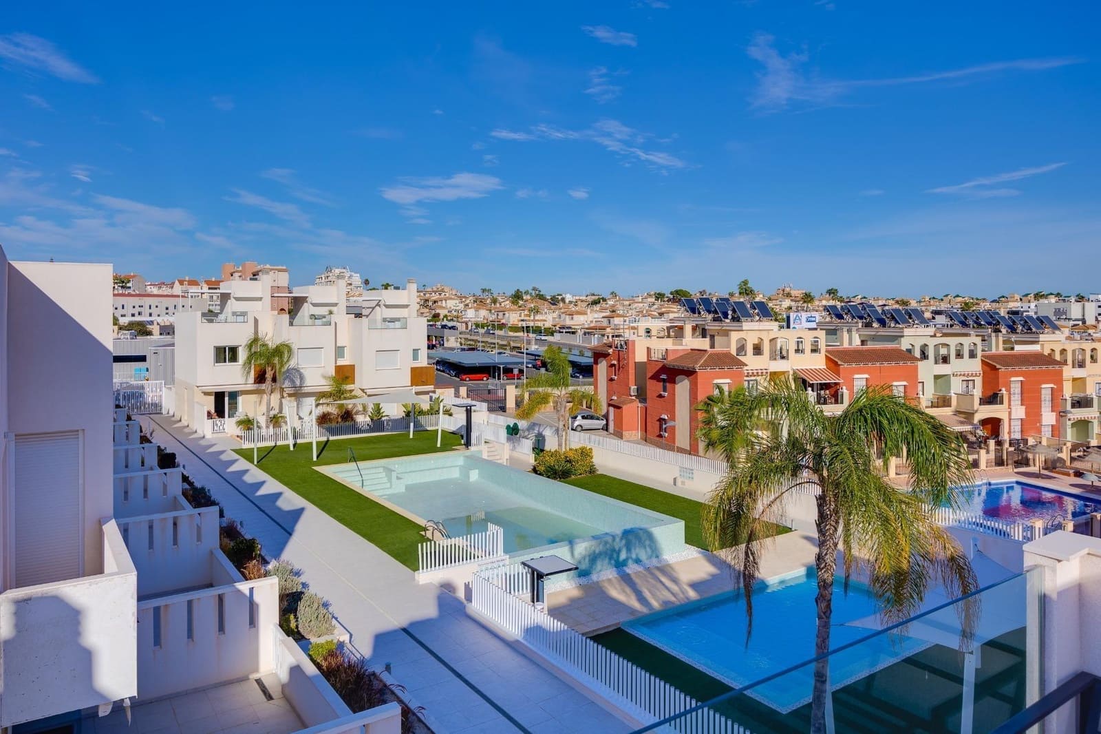 2 makuuhuone Huoneisto myytävänä paikassa Torrevieja mukana uima-altaan - 329 000 € (Ref: 9569006)