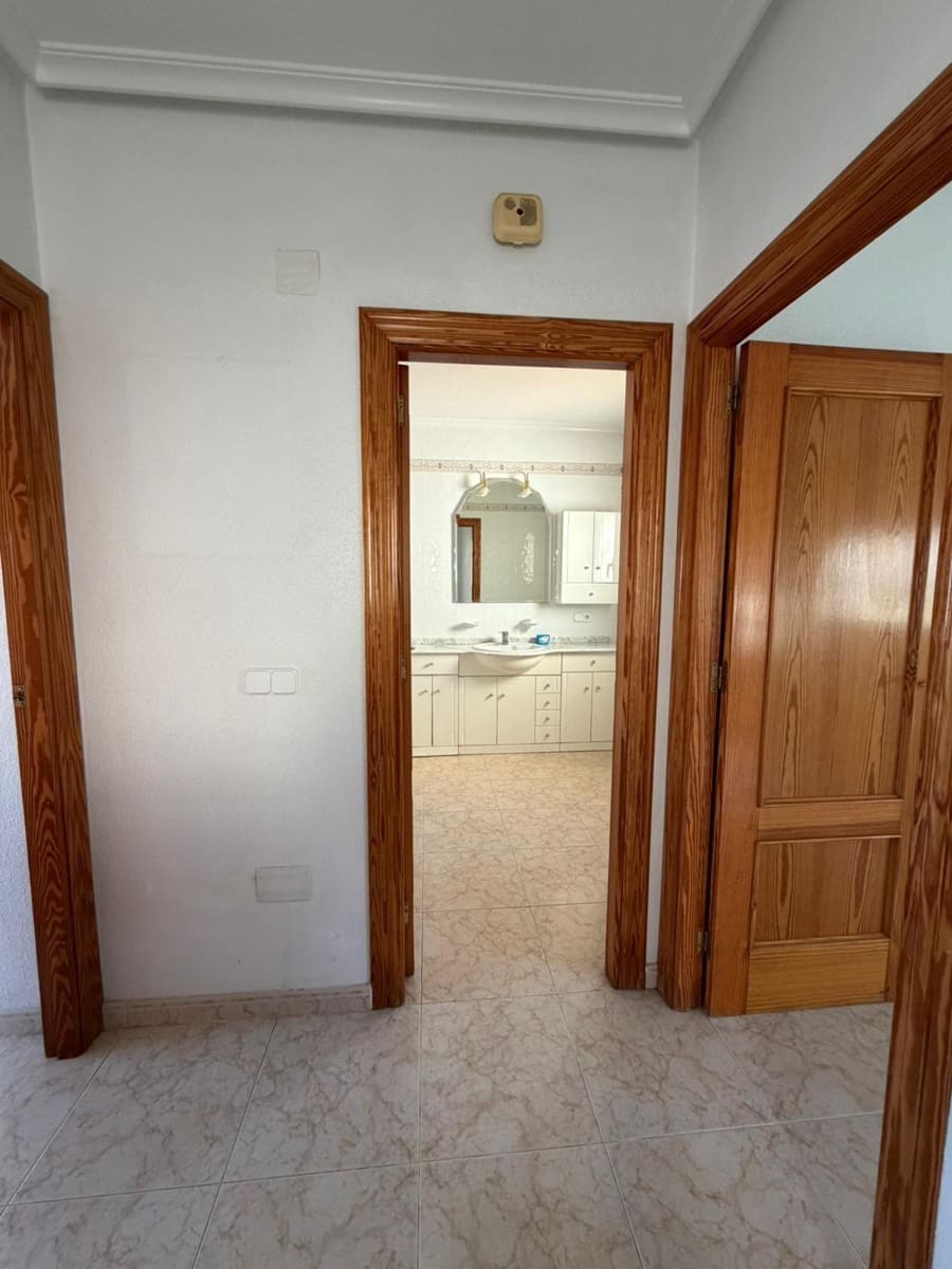 3 makuuhuone Huvila myytävänä paikassa Playa Flamenca mukana uima-altaan - 305 000 € (Ref: 9583066)