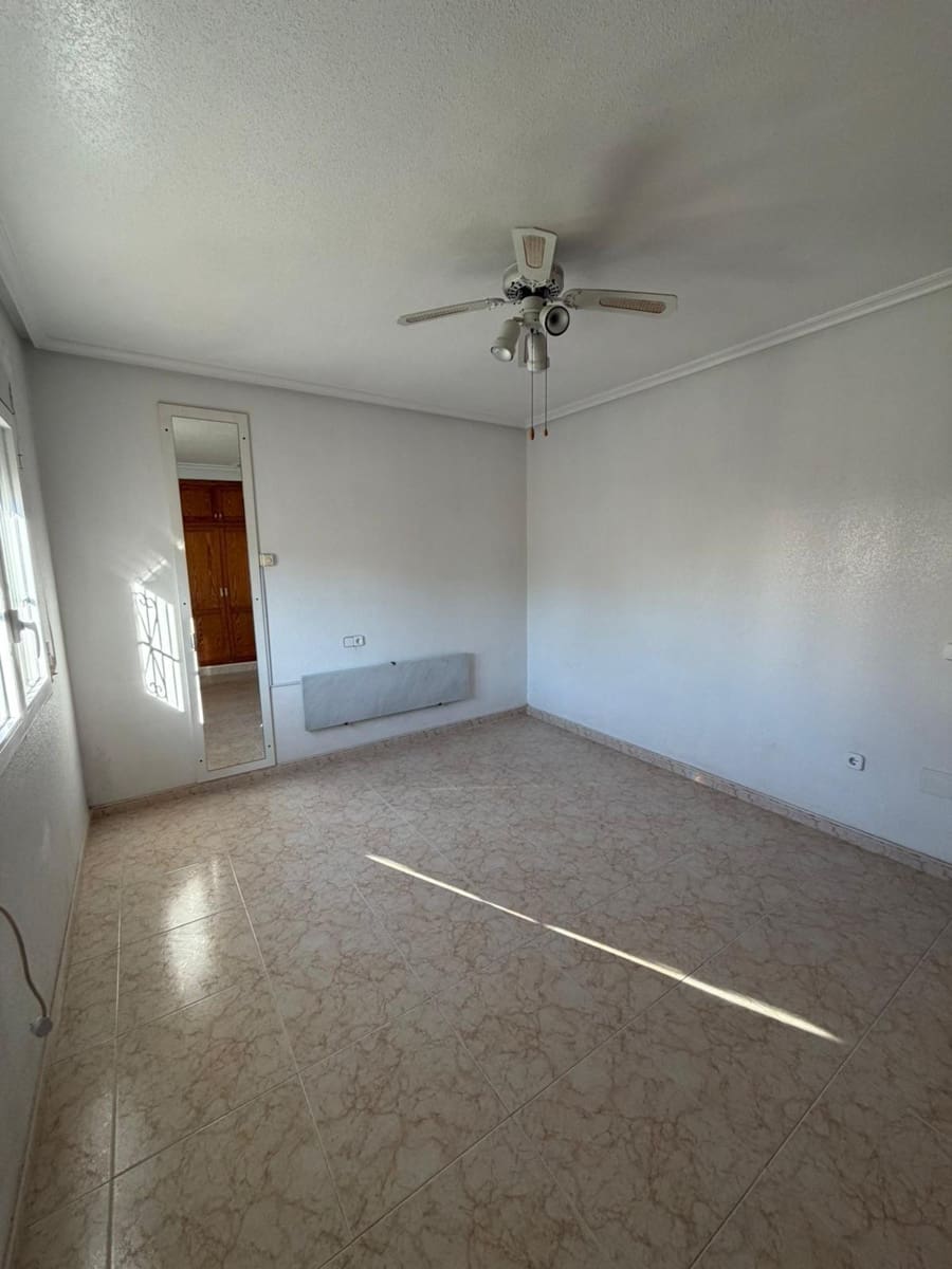 3 makuuhuone Huvila myytävänä paikassa Playa Flamenca mukana uima-altaan - 305 000 € (Ref: 9583066)