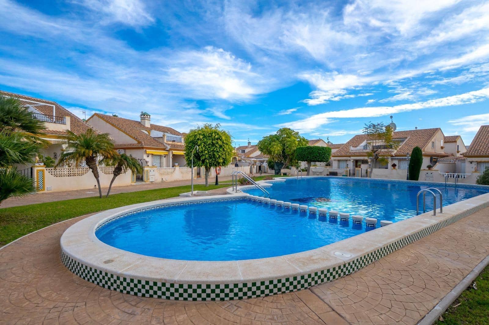 3 makuuhuone Paritalo myytävänä paikassa La Regia mukana uima-altaan - 299 900 € (Ref: 9596389)