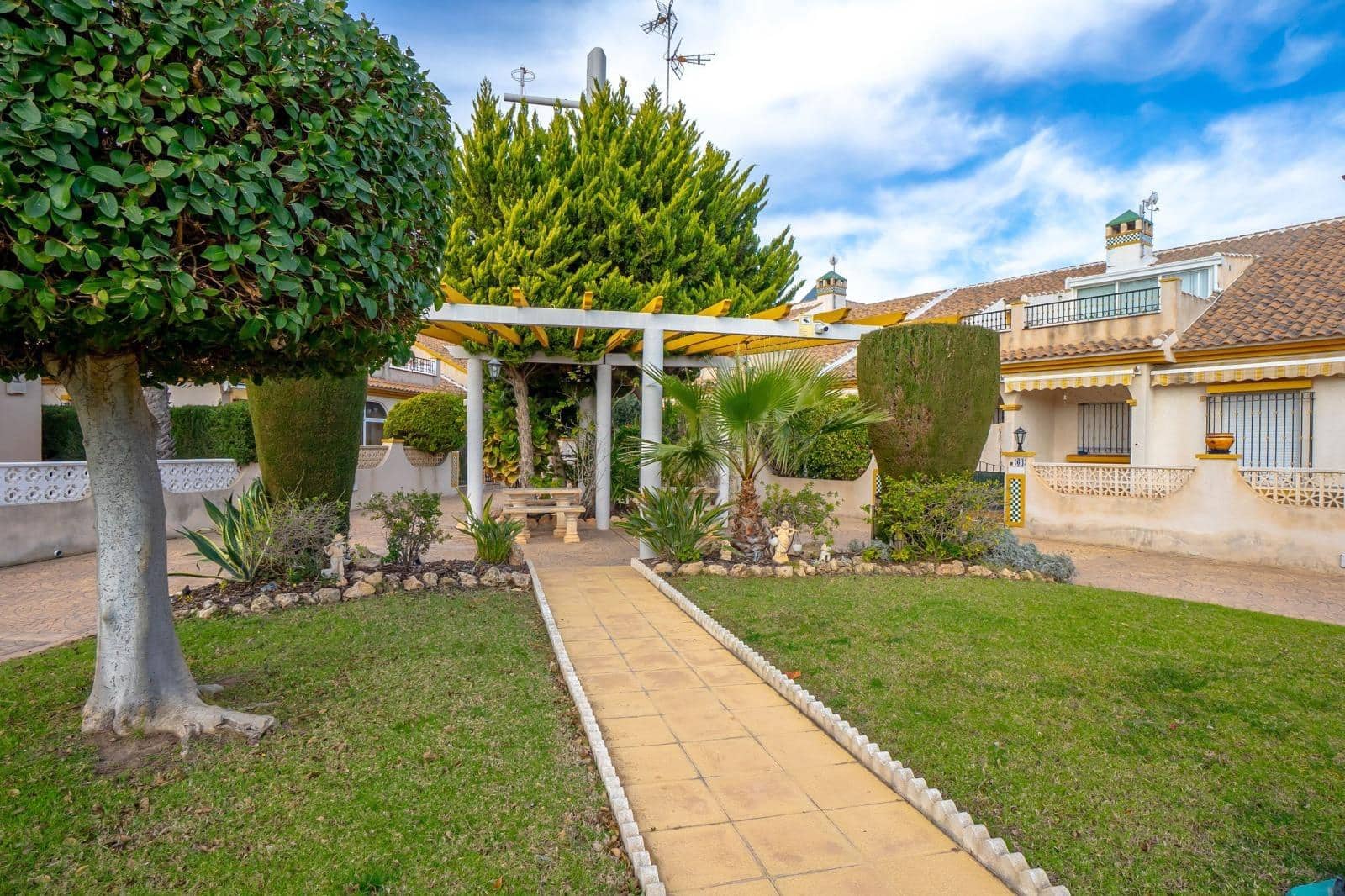 3 makuuhuone Paritalo myytävänä paikassa La Regia mukana uima-altaan - 299 900 € (Ref: 9596389)