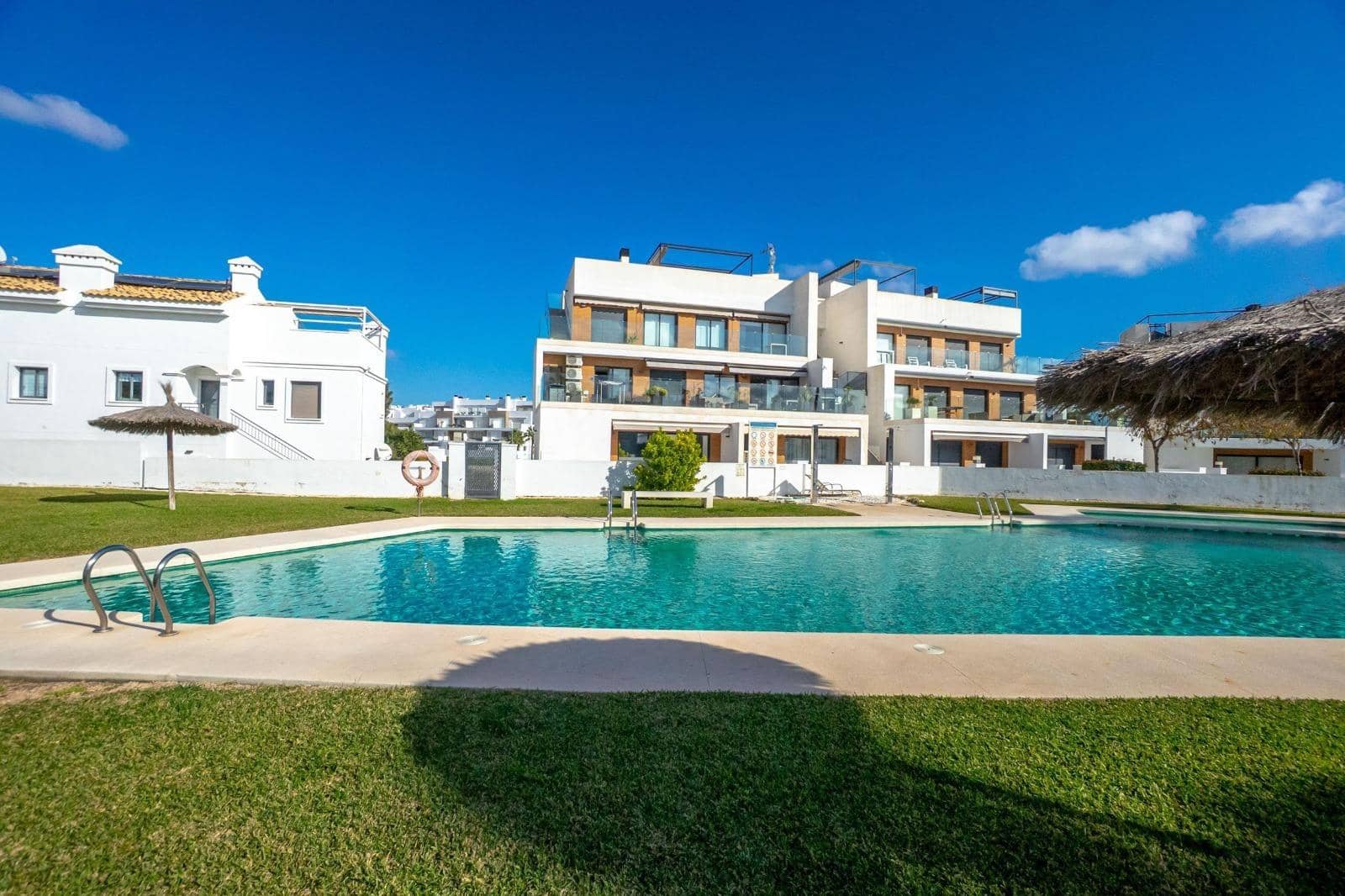 3 sypialnia Dom szeregowy na sprzedaż w Orihuela Costa z basenem - 329 000 € (Ref: 9601265)