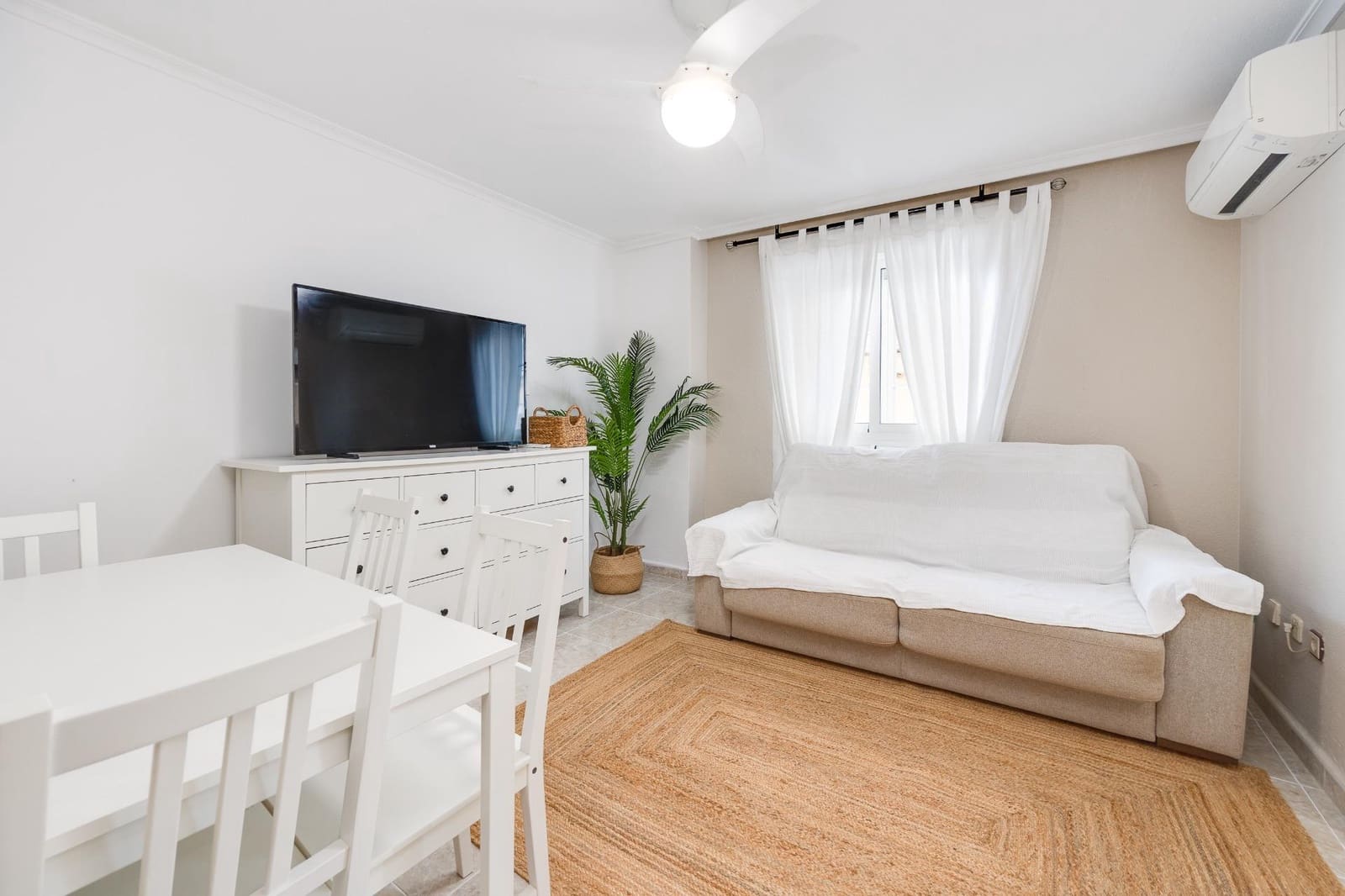 1 sovrum Lägenhet till salu i Torrevieja - 115 000 € (Ref: 9608235)