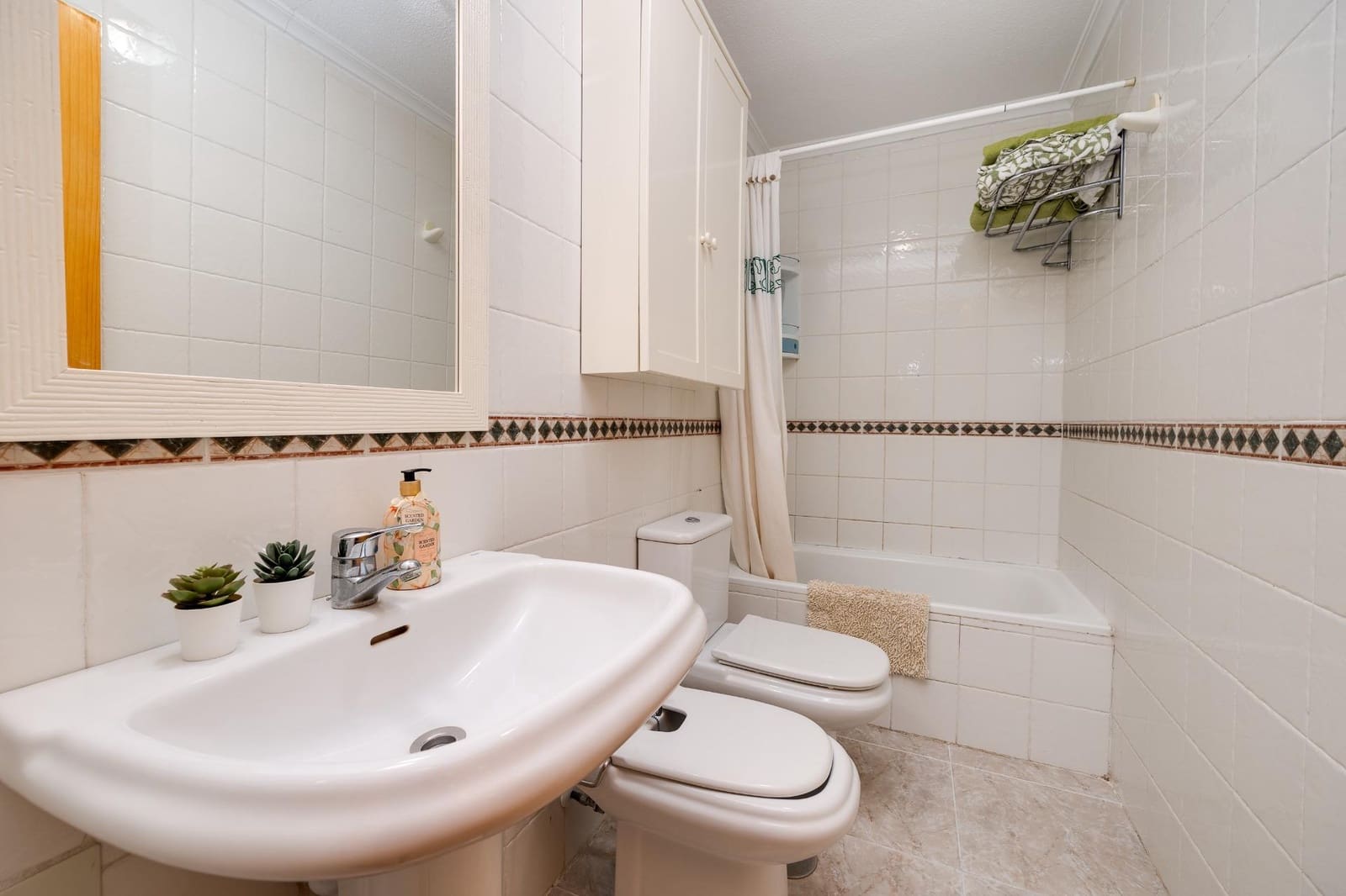 1 sovrum Lägenhet till salu i Torrevieja - 115 000 € (Ref: 9608235)