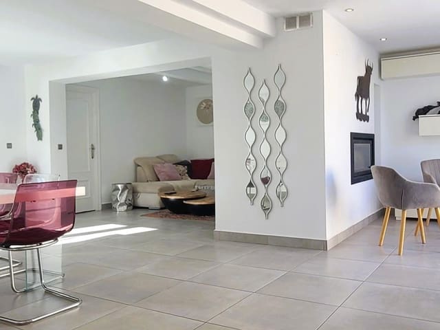 4 Zimmer Villa zu verkaufen in Los Balcones - Los Altos, Torrevieja mit Pool - 535.000 € (Ref: 9616070)