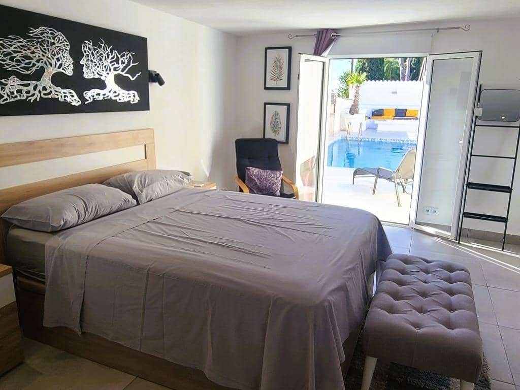 4 slaapkamer Villa te koop in Torrevieja met zwembad - € 535.000 (Ref: 9616070)