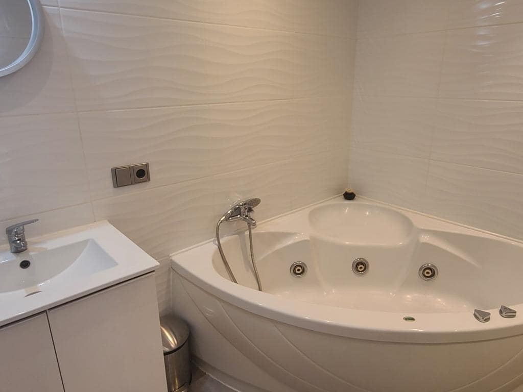 4 slaapkamer Villa te koop in Torrevieja met zwembad - € 535.000 (Ref: 9616070)