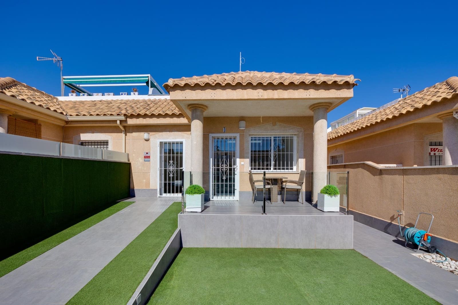 2 soverom Villa til leie i La Zenia - € 1 200 (Ref: 9621830)