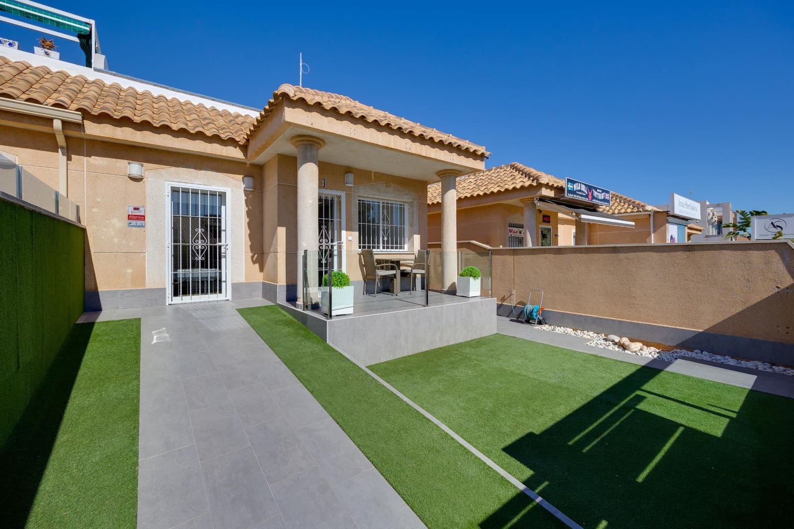 2 soverom Villa til leie i La Zenia - € 1 200 (Ref: 9621830)