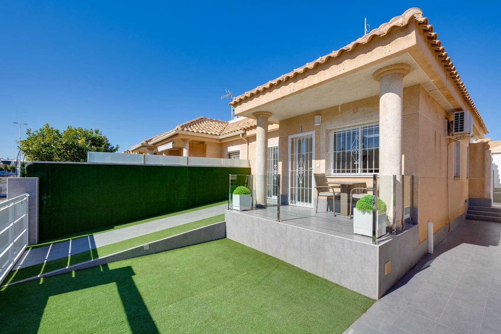 2 soverom Villa til leie i La Zenia - € 1 200 (Ref: 9621830)