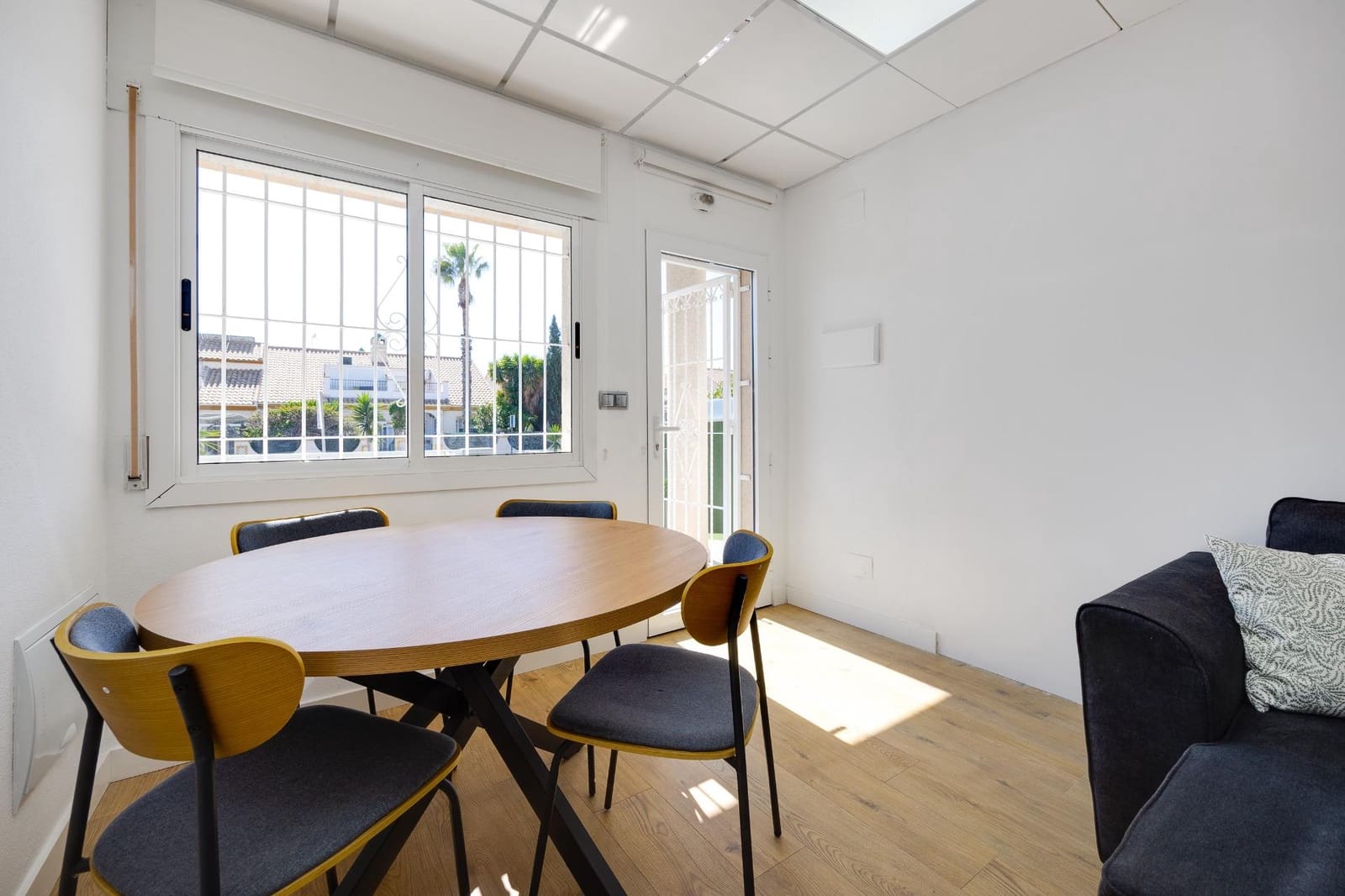 2 soverom Villa til leie i La Zenia - € 1 200 (Ref: 9621830)