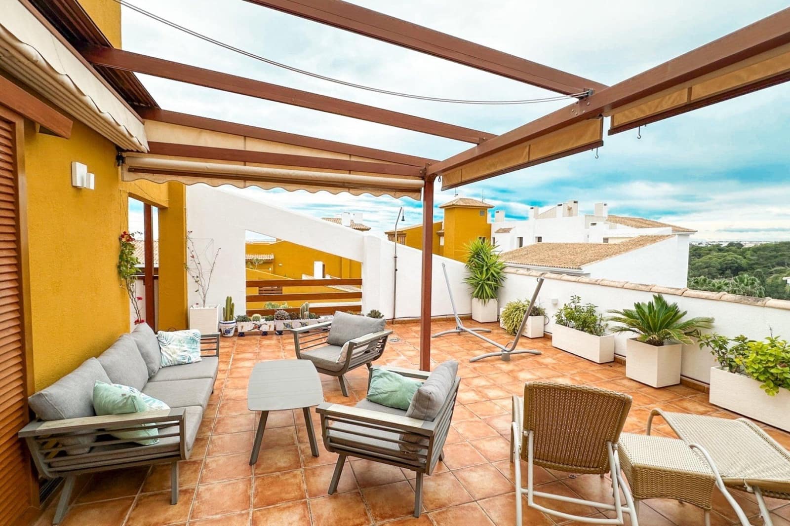 2 bedroom Penthouse for sale in Punta Prima with pool - € 375,000 (Ref: 9634510)