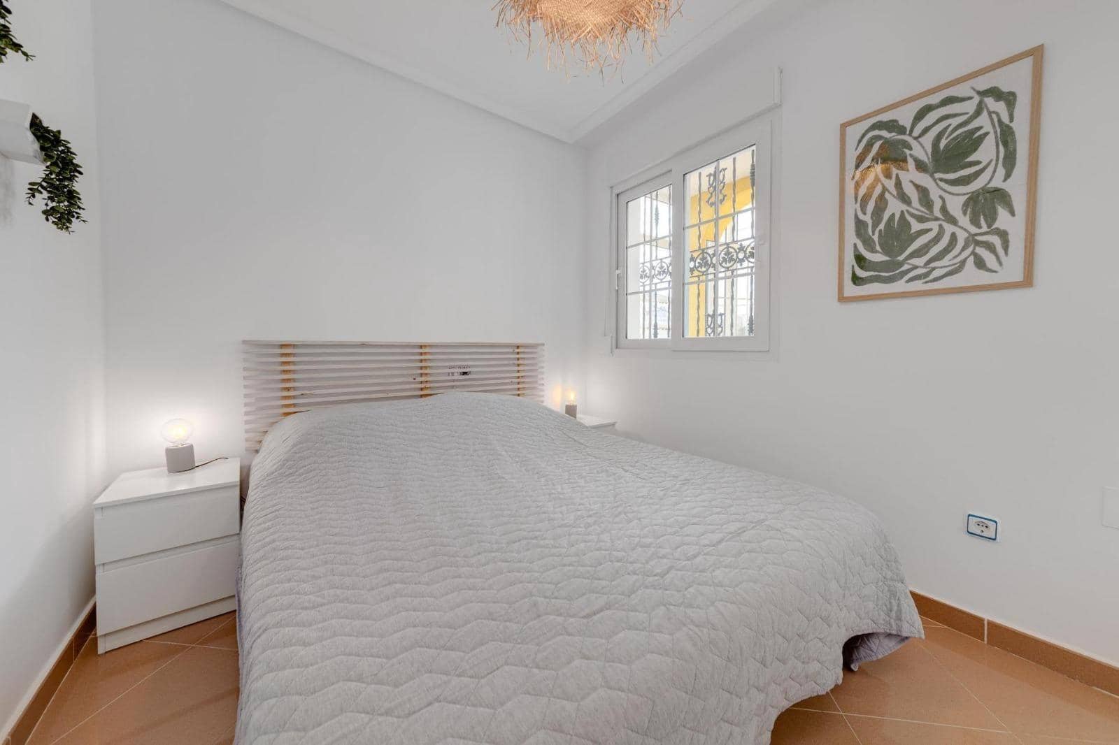 3 makuuhuone Huvila myytävänä paikassa Playa Flamenca mukana uima-altaan - 379 900 € (Ref: 9666755)